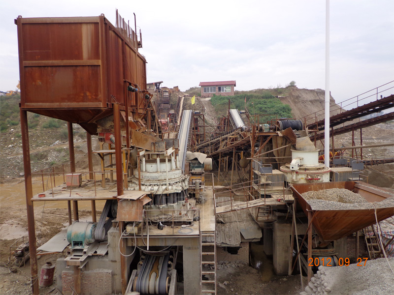 Конусная дробилкаCS240 Конусная дробилкаCS240